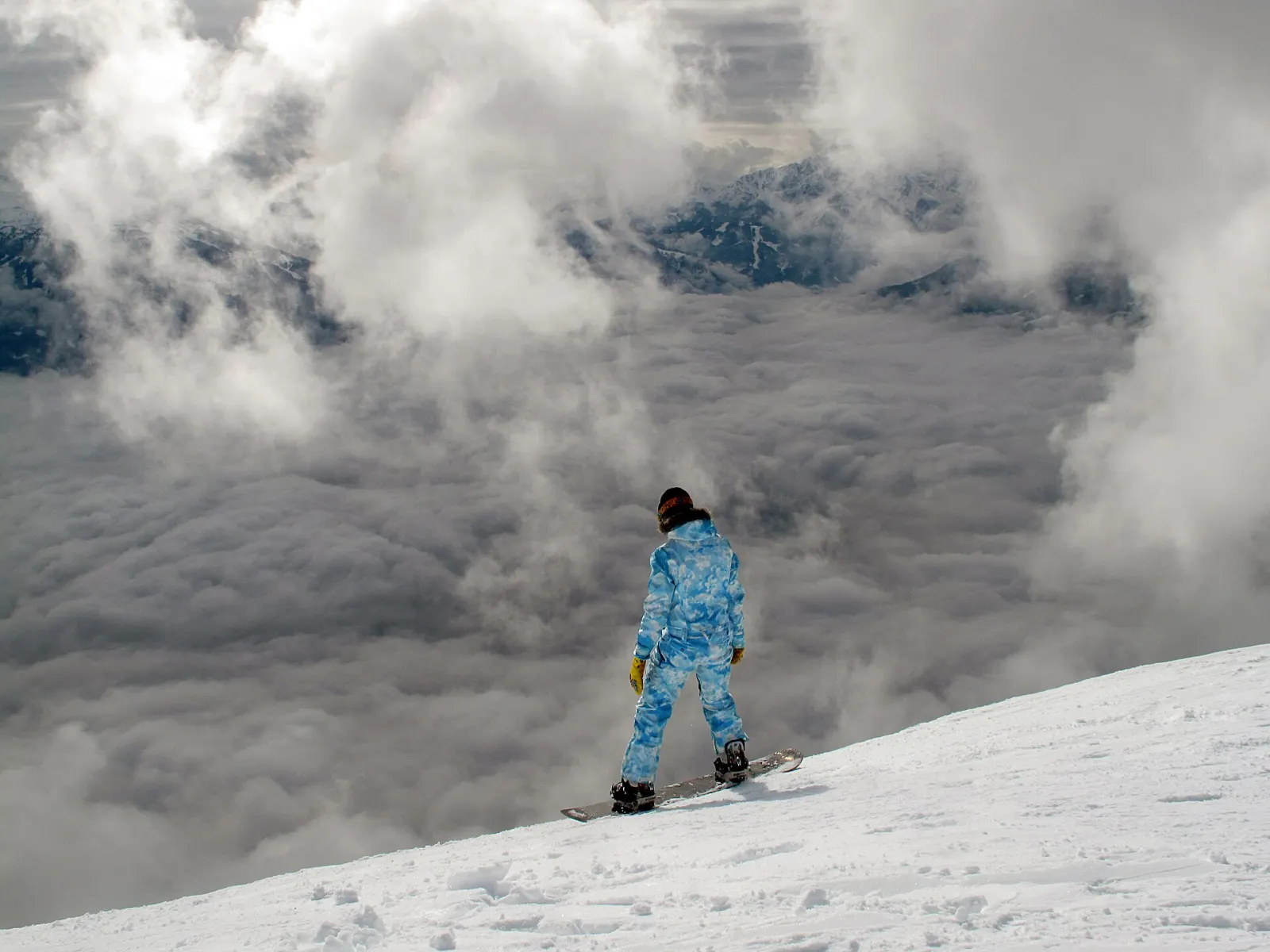 Kayak mı, Snowboard mu? Hangisiyle Başlamalı?