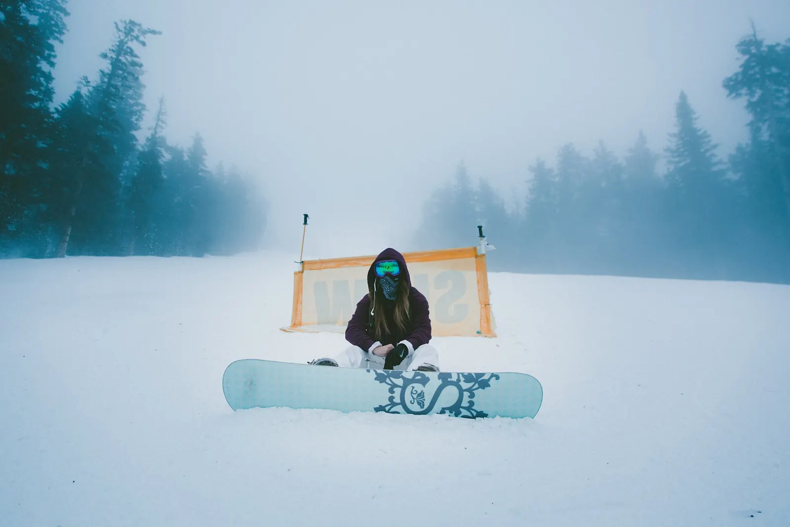 Snowboard’da İlk Gün: Düşmeyi, Durmayı ve Kalkmayı Öğrenmek
