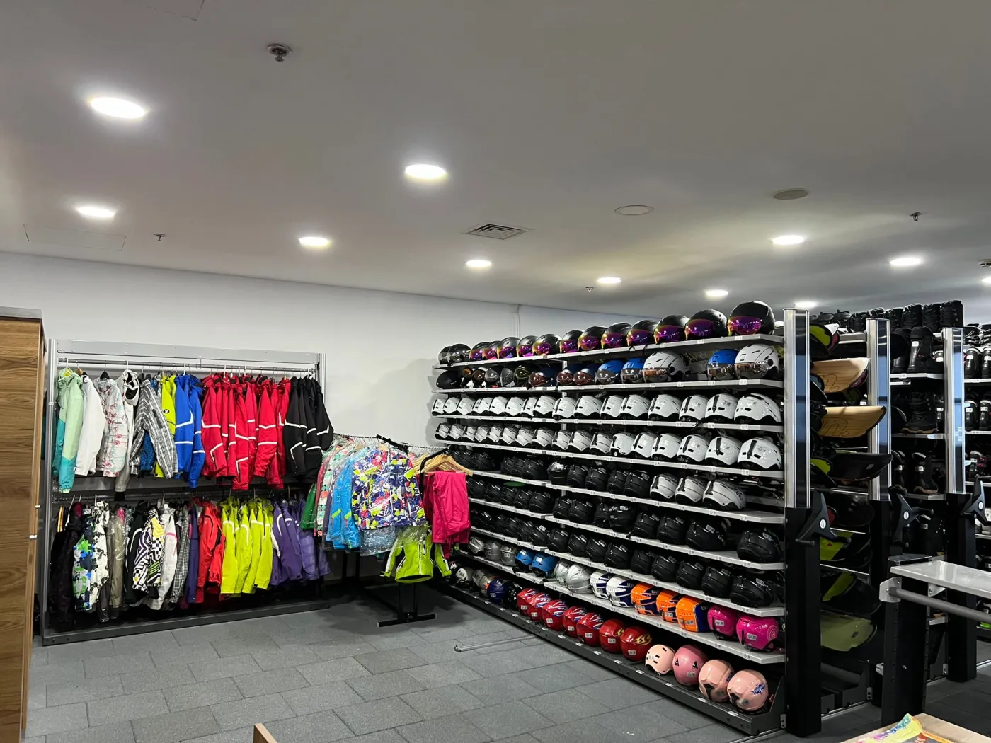 Kiralık kıyafet ve kasklar